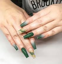 Dark Green Glamour — Bold Nails That Make a Statement